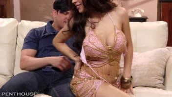 Warm Arab dancer offers sexual services in an unforgettable way