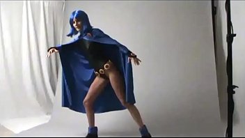 Teen Titans cosplay: Pleasure and sensuality with an experienced MILF
