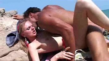 Vidéo X en piscine : MILF dominatrice et BDSM