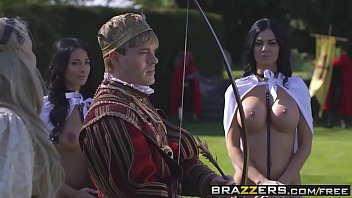 Brazzers - Parody X of Game of Thrones: Luna, a sultry brunette and her two sidekicks