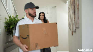 Delivery man surprised by a naughty milf!