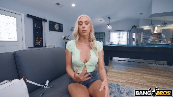 Réveillez vos sens avec cette vidéo porno mettant en scène notre jolie blonde aux gros seins. Elle commence par offrir une fellation passionnée à une bite imposante, puis s'installe dessus pour un moment intense de plaisir et d'extase.