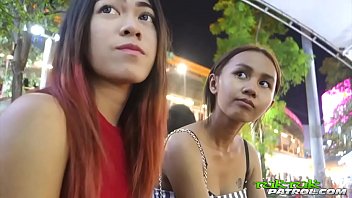18 year old Thai girl with bubble booty rides a tuktuk in Bangkok
