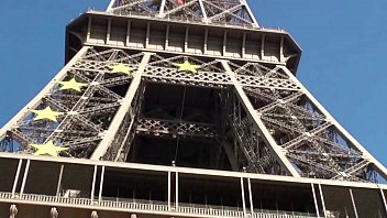 Eiffel Tower - Triple X Scène avec Lara Lovely