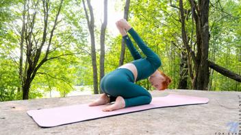 Video: Fox Eva does yoga and uses her dildo outdoors