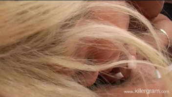 Carmel Moore - Une vraie blonde aux gros seins dans une vidéo X