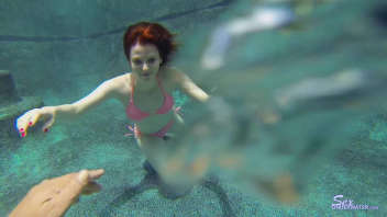 Emma Evans has fun underwater: Intimate pov relaxation in the pool