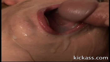 Hot gangbang for Kelly Wells: The seductive blonde is subjected to intense sperm blasts!
