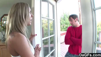 A neighbor seduces her active neighbor: He records a naughty video with her