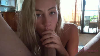 Hawaii adventure with blonde footsie: Beautiful blonde who gets her modest coat fucked and touched while she smokes her cigarette. Worship her dirty pussy.