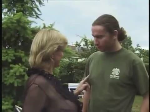 French MILF offers herself to the Gardener