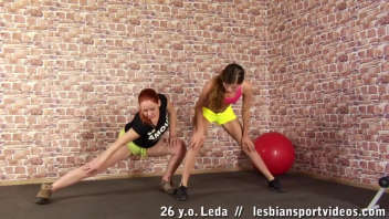 Two sporty lesbians: Sensual caresses and sport in complete privacy