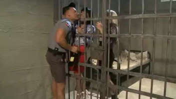 Deux détenues se font baiser en prison
