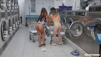 3 friends at the laundromat - Doing laundry together