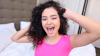 Video X: Thalia Diaz takes off her braces for a hard fuck