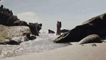 Naturists on the beach: uninhibited love - Video