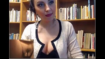 Hot webcam: Discover Mia's pussy in the library