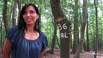 Naughty meeting in the forest: Clara and her anal pleasures