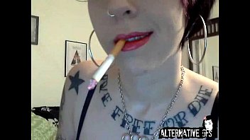 Smoking and caressing: Discover our French BBW Lola