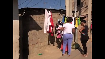 Africaine Salope : Clara, notre femme de ménage, se lâche dans des vidéos porno hard