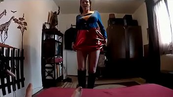 Caroline Tosca : Supergirl Cosplay et Plaisir Intense