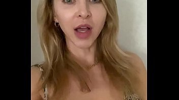 Vidéo X : Admirez cette blonde aux gros seins dans des scènes hard et torrides