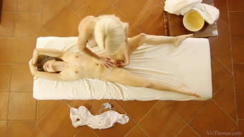 Sensual massage for a blonde: An intimate and sensual moment