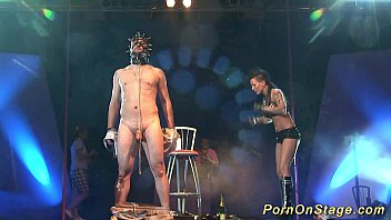 Découvrez les performances extrêmes de Miku Adachi dans des vidéos pour adultes. Des shows fétichistes, des strip-teases sensuels, de la masturbation et plus encore vous attendent. Ne manquez pas l'occasion de plonger dans l'univers de cette reine du X.