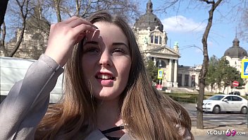Scout Allemand - Jeune Fille de 18ans à Gros Seins et Rondeurs Captivantes : Découvrez Lola dans des Vidéos Explicites en HD
