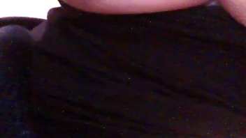 The fat woman masturbates her hairy pussy: Amateur video of a fat hairy woman, who masturbates with shaving cream, so that it slides better.
