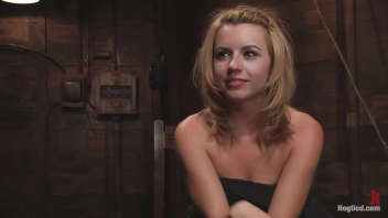 Lexi Belle reaches ecstasy: Lexi Belle and her intense sadomasochistic session