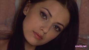 Vidéos Torrides d'une Brunette Ukrainienne : Luna Star, actrice X renommée, captive l'attention dans une scène érotique intense sur VidéoXFrançaise.com