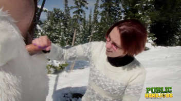 Handjobs publiques et bonhomme de neige : Week-end de ski sauvé par Frost