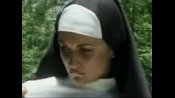 Sœurs perverses dans un convent de débauche