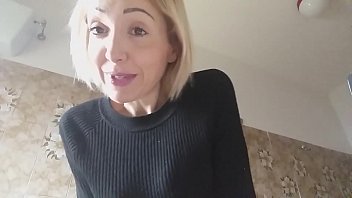 Découvrez Kasumi, mère et adepte du BDSM, dans une vidéo X explicite en forêt. Elle y pratique le fétichisme et le triolisme hardcore. Les talons hauts, les harnais et les jeux de soumission sont mis en avant dans cette vidéo X à ne pas manquer.