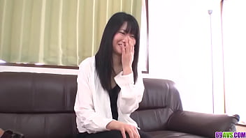 Découvrez Yuzuha Takeuchi dans un film porno hard et explicite, où elle incarne une femme soumise vêtue de latex. Elle participe à des scènes de baise hard avec deux hommes, ainsi qu'à des jeux hard et des pratiques extrêmes. Des scènes de baise hard avec des godes et du bukkake sont également à prévoir. Ne manquez pas cette occasion unique de vivre une expérience porno mémorable.