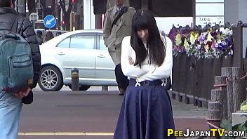 Les milfs lesbiennes japonaises s'amusent avec des teen