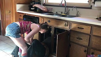 Plumber seduced by naughty blonde - Erin Electra