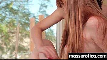 Massage érotique lesbien avec des milfs et asiatiques nues
