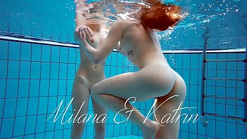 Milana et Katrin : Plaisir extrême en public